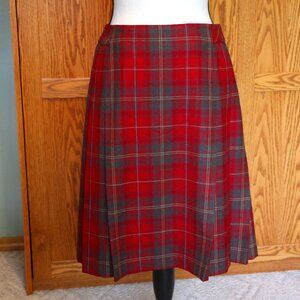 Pendleton red plaid knee length virgin wool skirt size 6 Petite, side zip